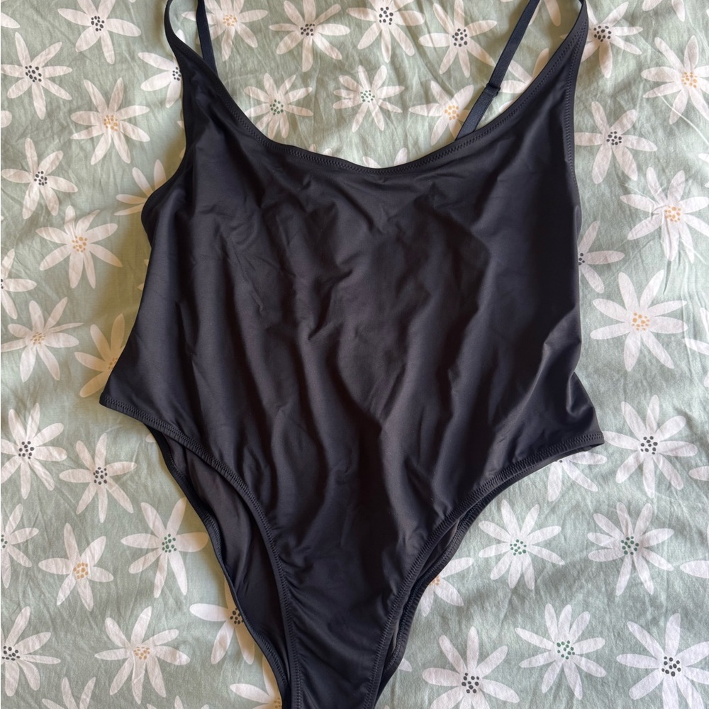 SKIMS bodysuit 3x - Never Worn
